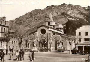 la cathédrale, le monument aux morts